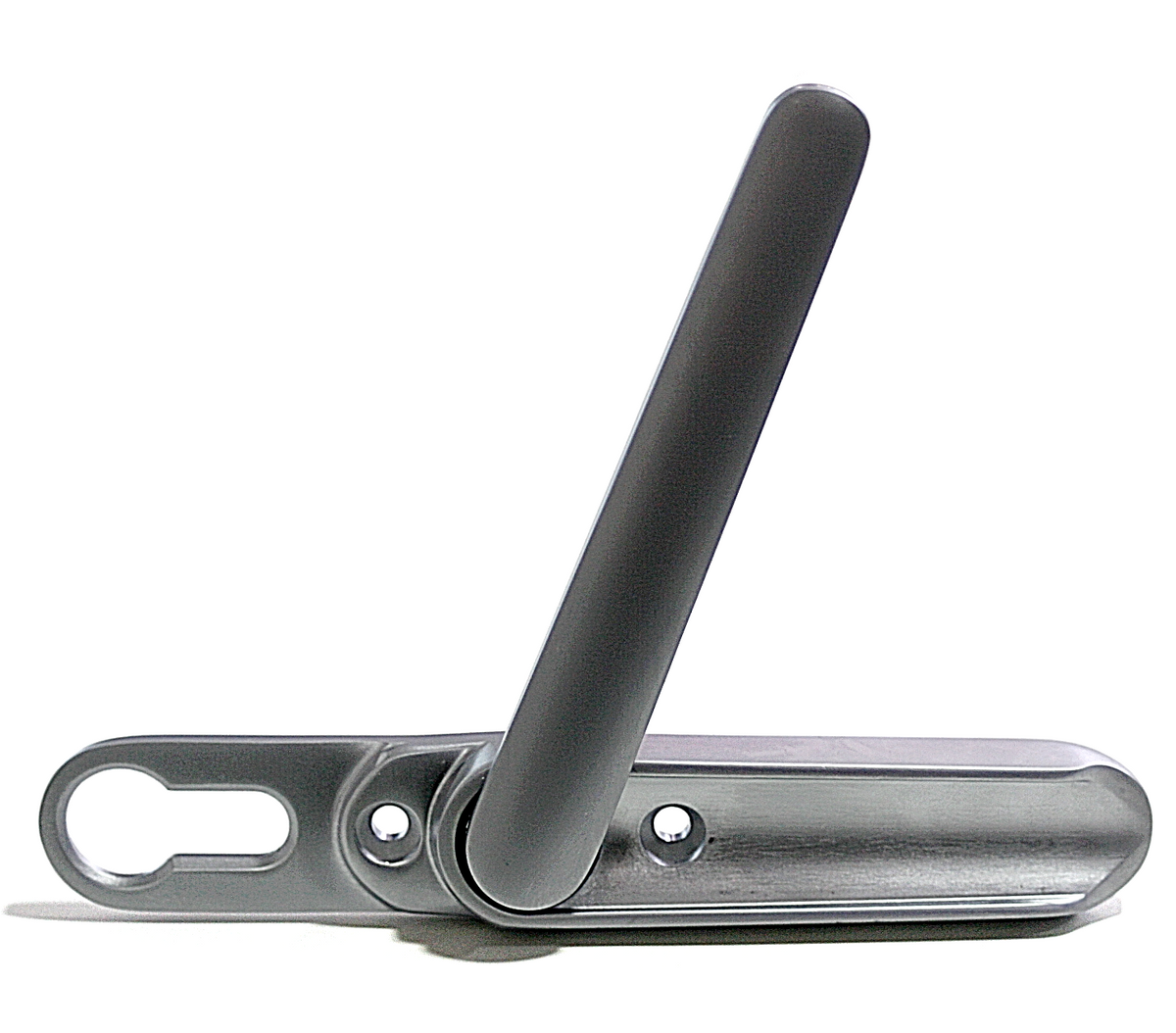 Bifold door lift and turn shootbolt handle
