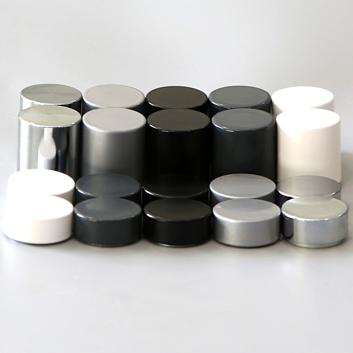 Bifold door magnetic catch