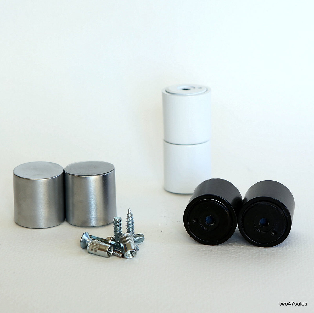 Bifold door magnetic catch